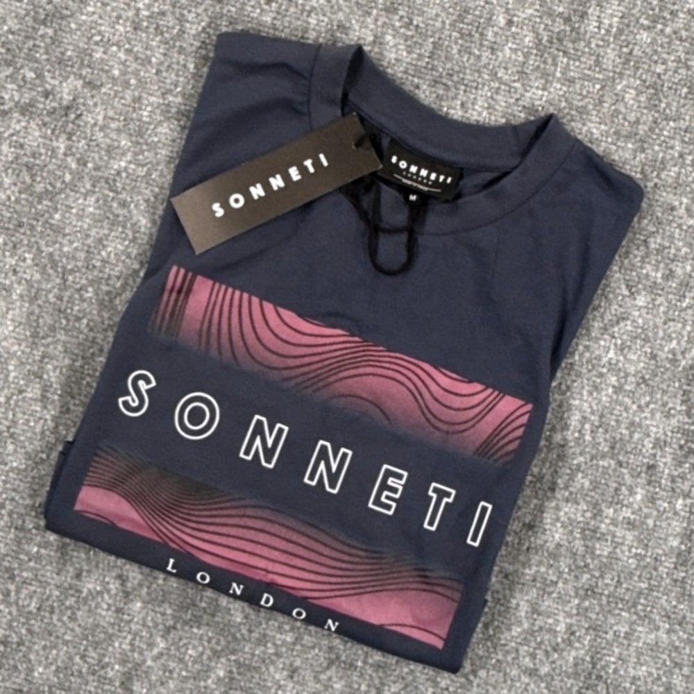 Sonneti London Mens Medium Navy Pink Wave Logo Graphic T-Shirt NWT